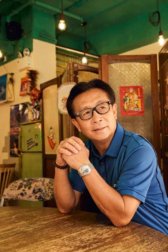 64岁tvb御用丐帮长老虞天伟近照大曝tvb内幕擦鞋都是天分