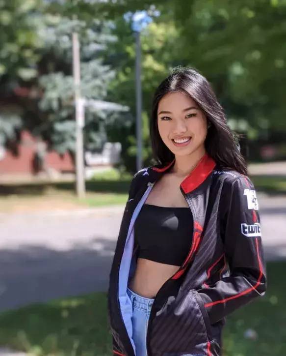 加拿大华裔美女主播!3岁学棋,16岁成国际大师!_腾讯新闻