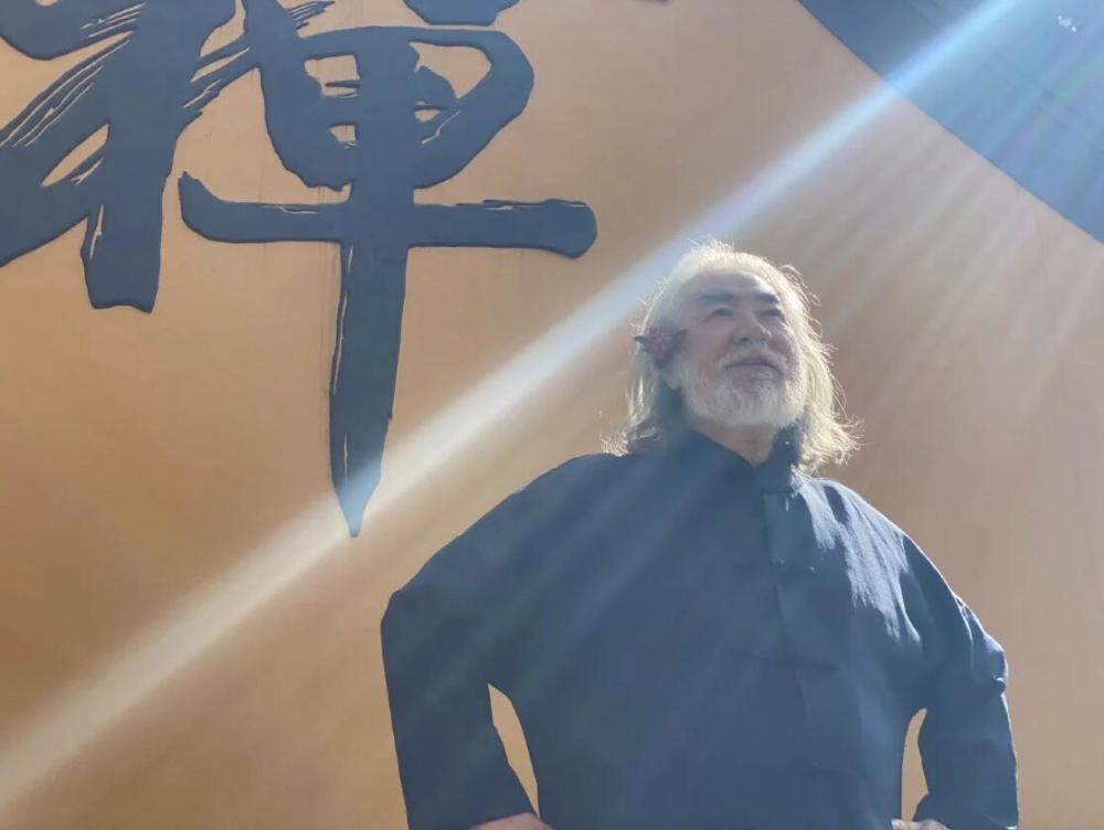 张纪中|张纪中小31岁娇妻杜星霖，借好友之口自夸贤妻，有才华，被人羡慕