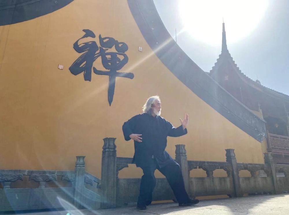 张纪中|张纪中小31岁娇妻杜星霖，借好友之口自夸贤妻，有才华，被人羡慕