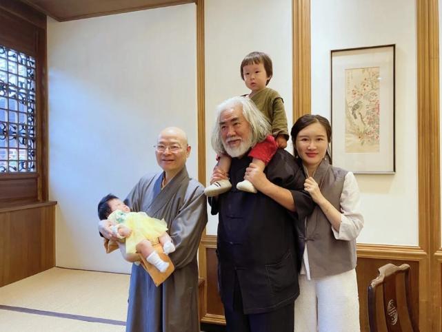 张纪中|张纪中小31岁娇妻杜星霖，借好友之口自夸贤妻，有才华，被人羡慕