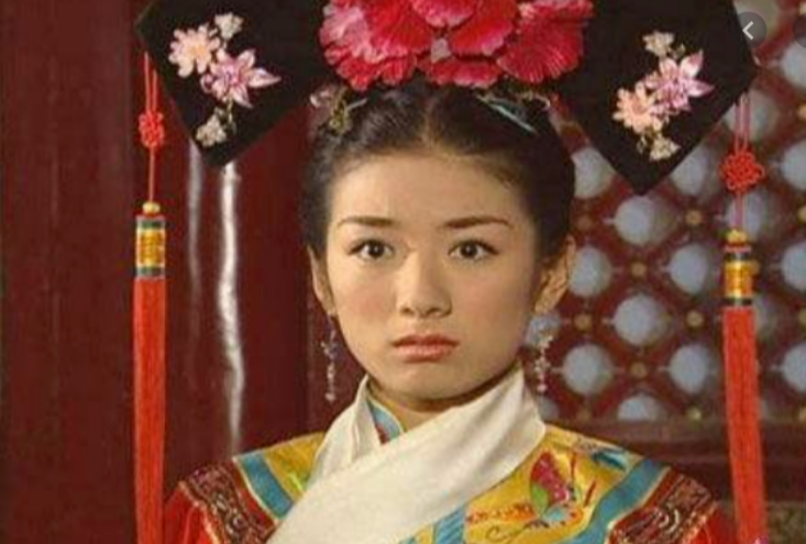 后来黄奕学会了哭,就成为了《还珠格格3》里的小燕子.