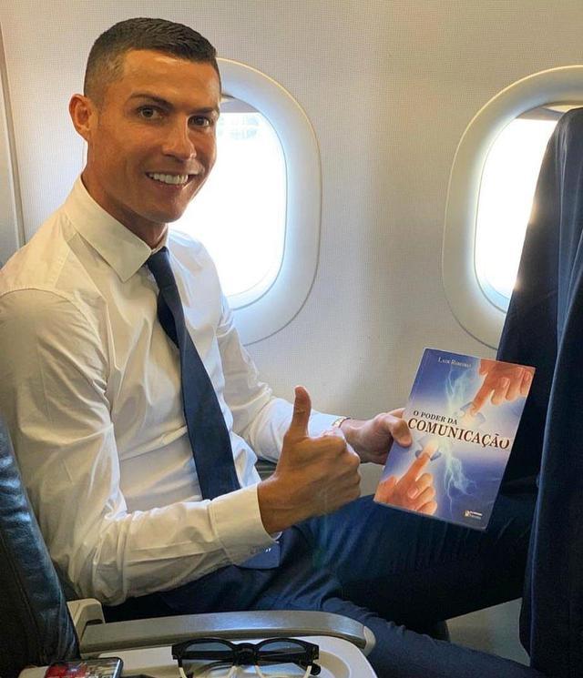 c罗晒出两张自拍照,风格截然不同!35岁霸道总裁,境界升华了