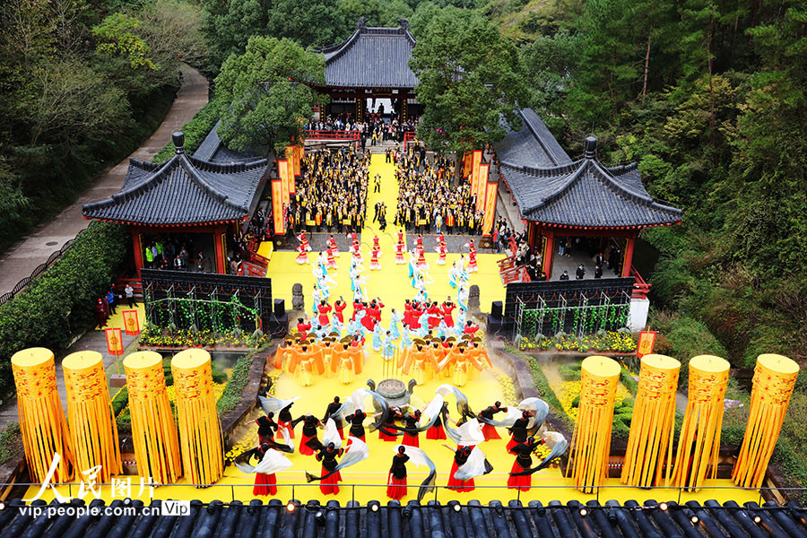 據悉,本次祭祀軒轅黃帝大典也是縉雲仙都景區晉升國家5a級旅遊景區