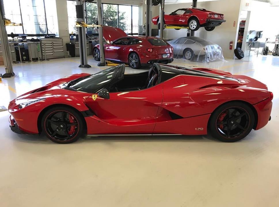 美国老大爷的敞篷拉法,开了三年腻了,高价卖给台湾富豪