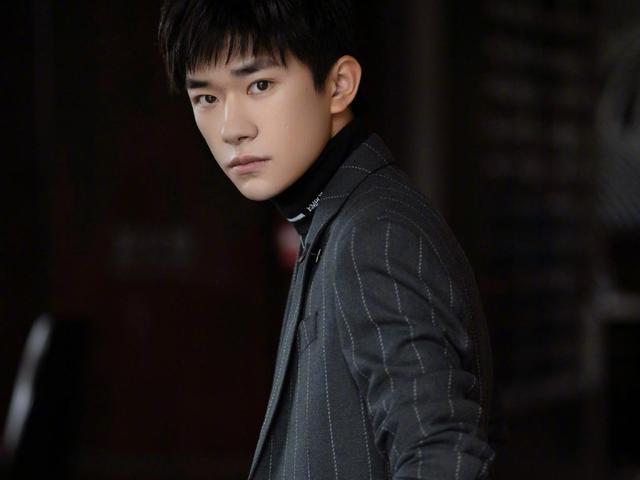 易烊千玺|易烊千玺实惨！每次拍戏都要挨打，吴京剧透《长津湖》：要揍千玺