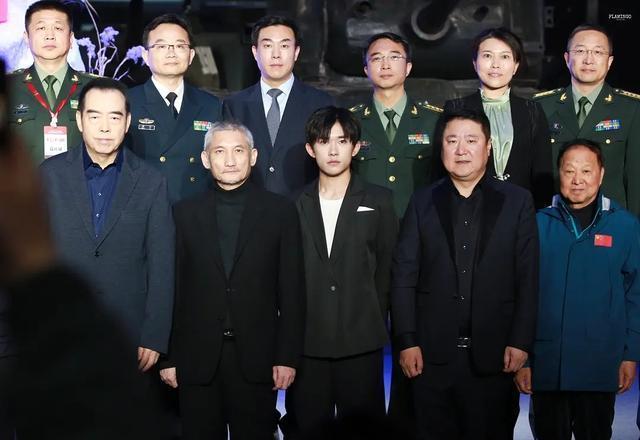 易烊千玺|易烊千玺实惨！每次拍戏都要挨打，吴京剧透《长津湖》：要揍千玺