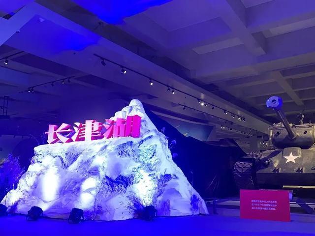 易烊千玺|易烊千玺实惨！每次拍戏都要挨打，吴京剧透《长津湖》：要揍千玺