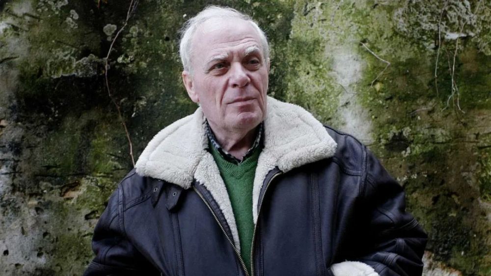 本菲卡足球俱乐部|他是医生，也是作家，用笔治疗染病的葡萄牙