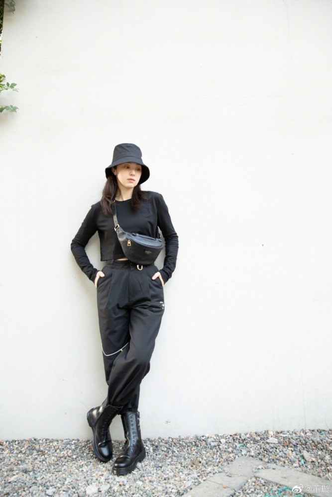 董璇|董璇晒照又美又酷，离开高云翔后越来越自信迷人