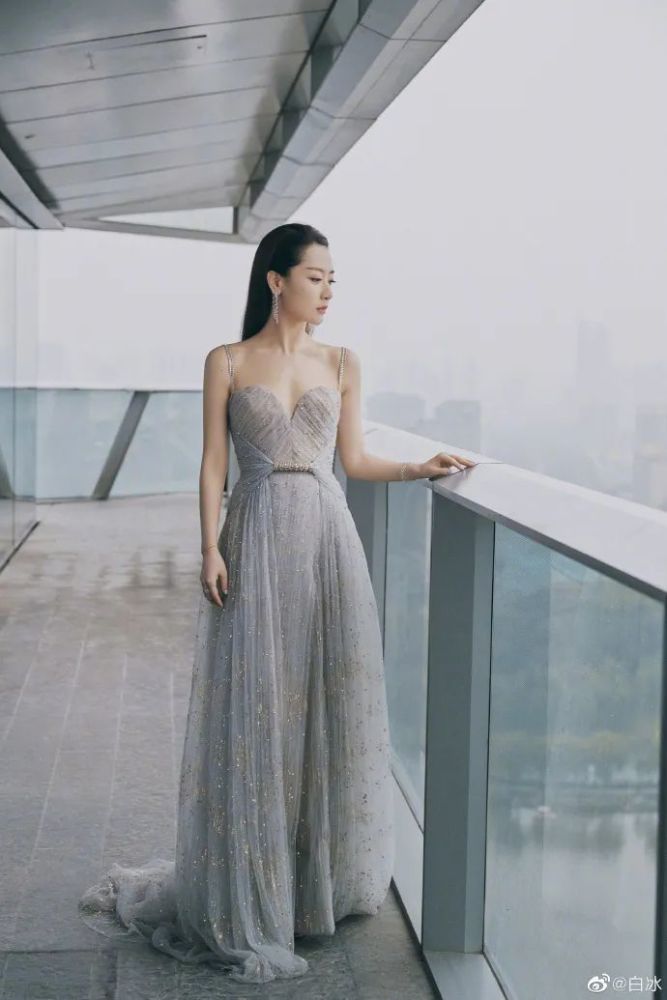 时尚圈|白冰要做唐唐第二？“偷高定”穿山寨，从此进时尚圈黑名单