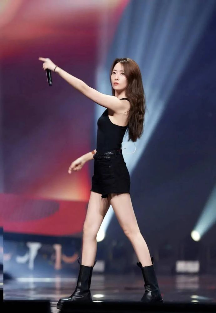 时尚圈|白冰要做唐唐第二？“偷高定”穿山寨，从此进时尚圈黑名单