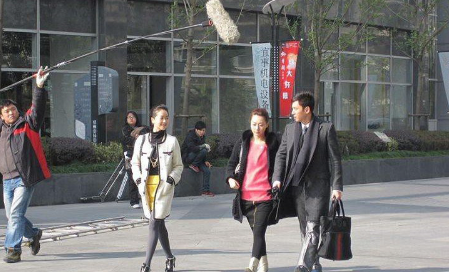 时尚圈|白冰要做唐唐第二？“偷高定”穿山寨，从此进时尚圈黑名单