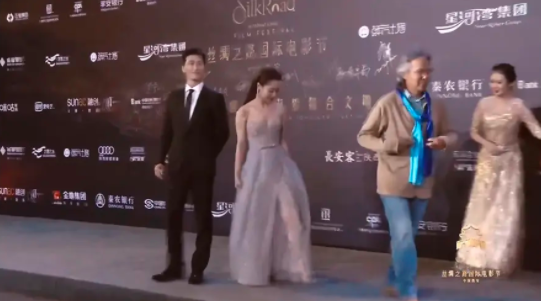 时尚圈|白冰要做唐唐第二？“偷高定”穿山寨，从此进时尚圈黑名单