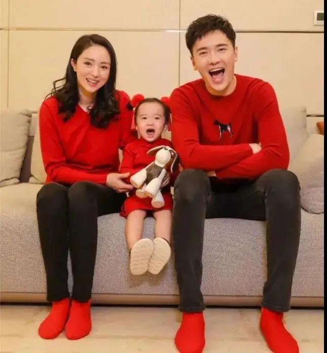 董璇|董璇晒照又美又酷，离开高云翔后越来越自信迷人