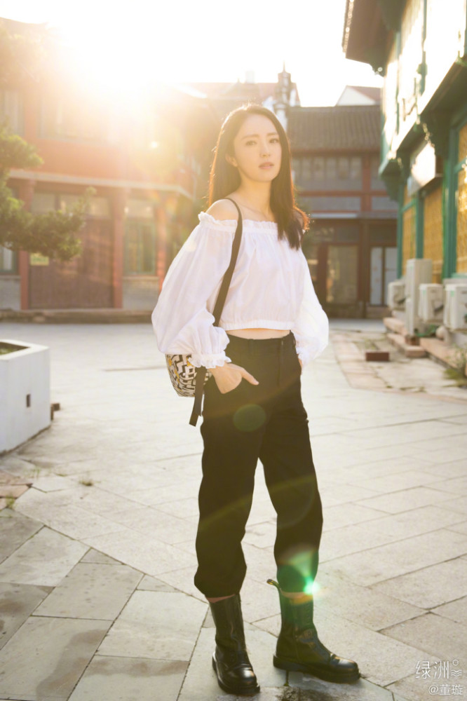 董璇|董璇晒照又美又酷，离开高云翔后越来越自信迷人