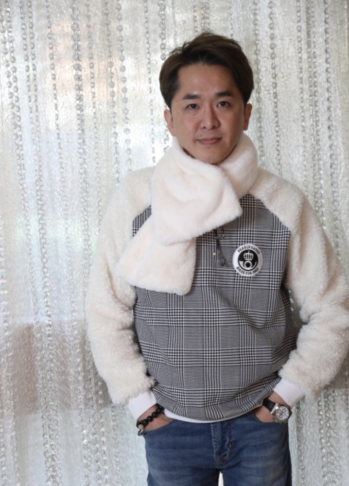 邓兆尊照顾新欢起居,大方养育对方子女,坚持不生育享受继父生活