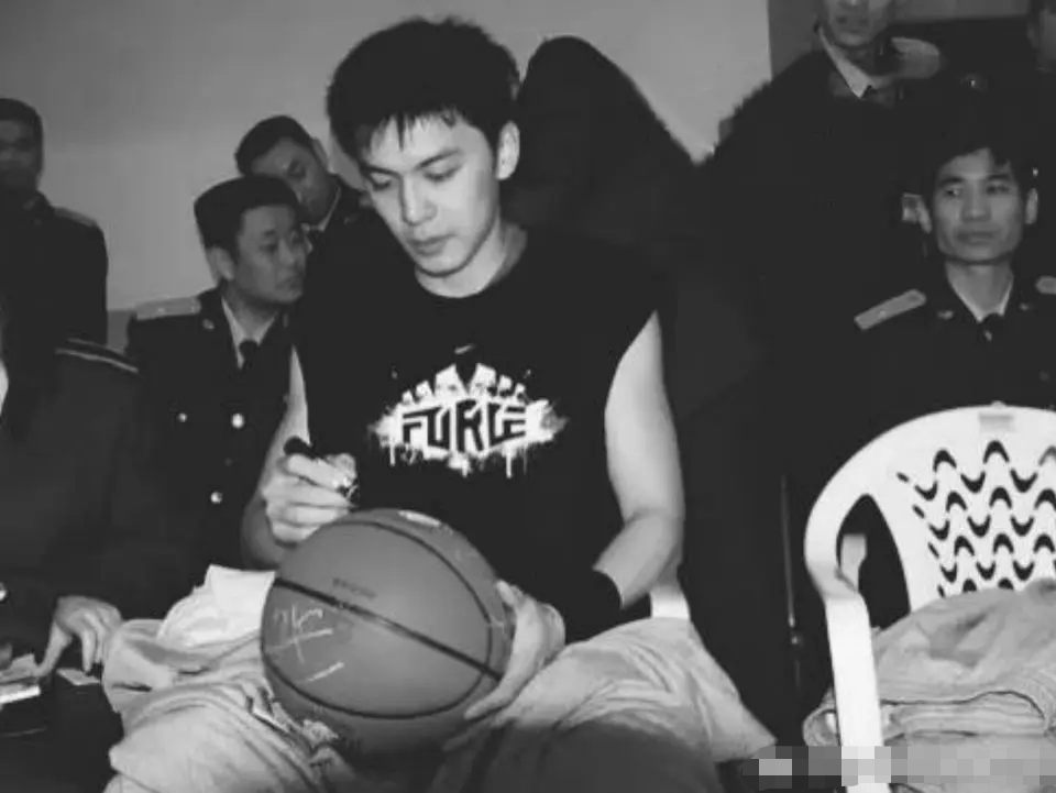 中国男子篮球职业联赛|骂人骂上热搜，却一夜圈粉20万女友粉的他什么来头？
