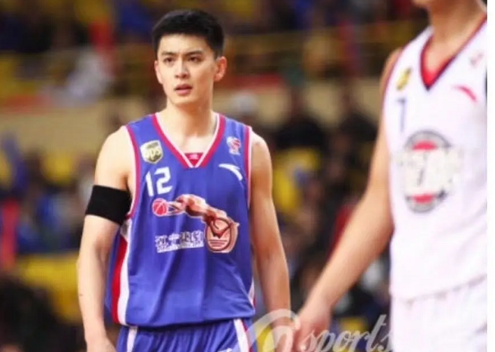 中国男子篮球职业联赛|骂人骂上热搜，却一夜圈粉20万女友粉的他什么来头？