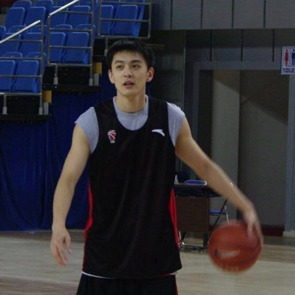 中国男子篮球职业联赛|骂人骂上热搜，却一夜圈粉20万女友粉的他什么来头？