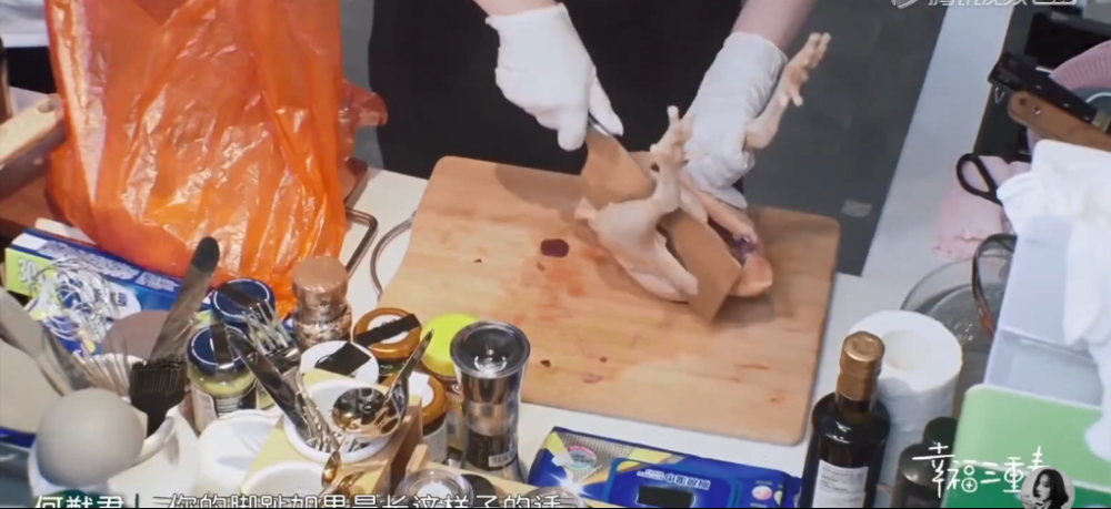 何猷君|奚梦瑶亲自下厨遭何猷君嫌弃，假装生气惹何猷君秒变脸，为老公按摩超贴心