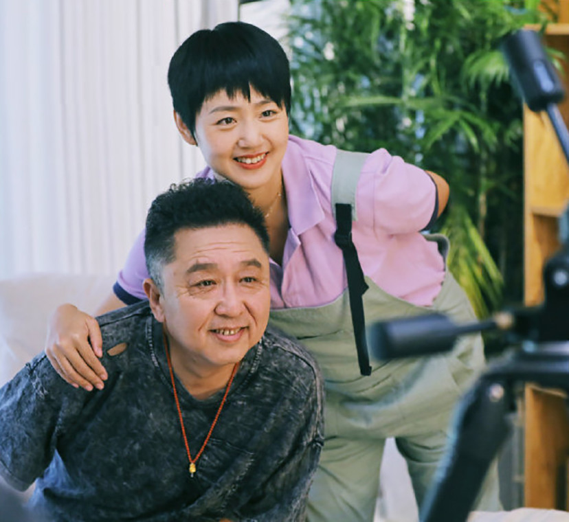 何猷君|奚梦瑶亲自下厨遭何猷君嫌弃，假装生气惹何猷君秒变脸，为老公按摩超贴心