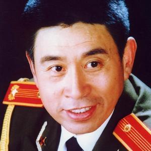 "欠账大户"程志,与殷秀梅离婚后二婚娶女将军,现生活幸福_腾讯新闻