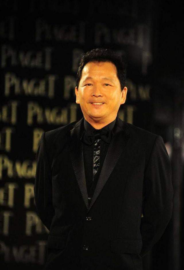 金牌配角廖启智的悲惨人生幼子早世大儿子欲变性妻子嫌他没用