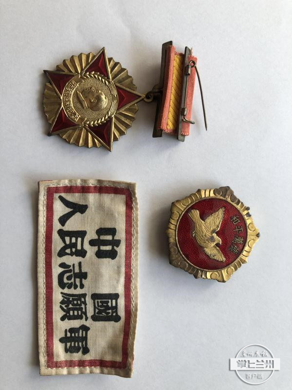 接受了一枚"中国人民志愿军抗美援朝出国作战70周年纪念章"