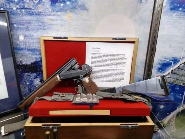 苏联研制出专门的太空枪——tp-82型手枪从那以后,苏联又研制出tp82型