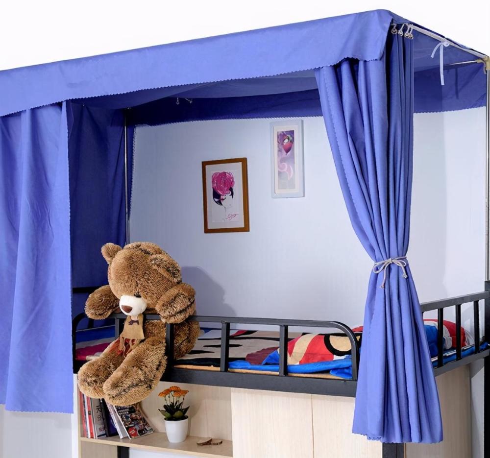 高校不允许大学生宿舍挂床帘是出于安全考虑还是管得太多