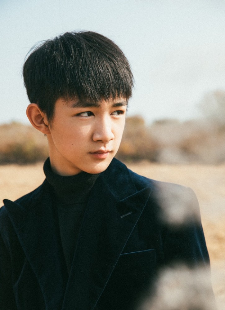 荣梓杉厉害了才14岁获得最佳新人男演员别人家的孩子就是优秀