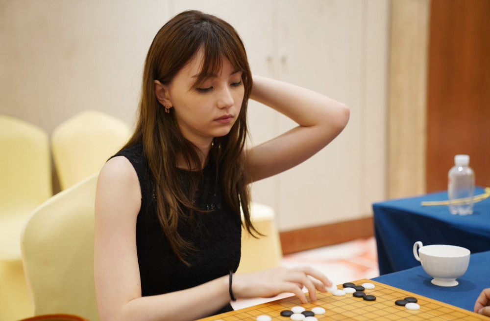 黑嘉嘉棋坛第一美女？邻家小姐姐 美貌与智慧并存_腾讯新闻