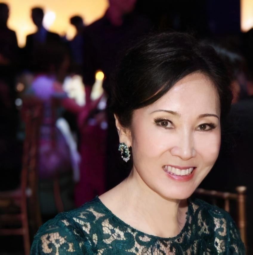 负债8900亿减至1800亿,王健林靠的是实力,还是林宁的加持!_腾讯新闻