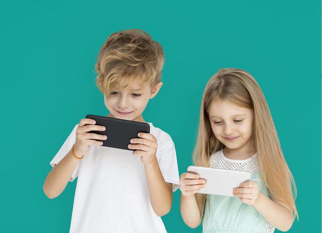 大脑皮层|玩手机的孩子与不玩手机的孩子到底有什么区别？十年后差别明显