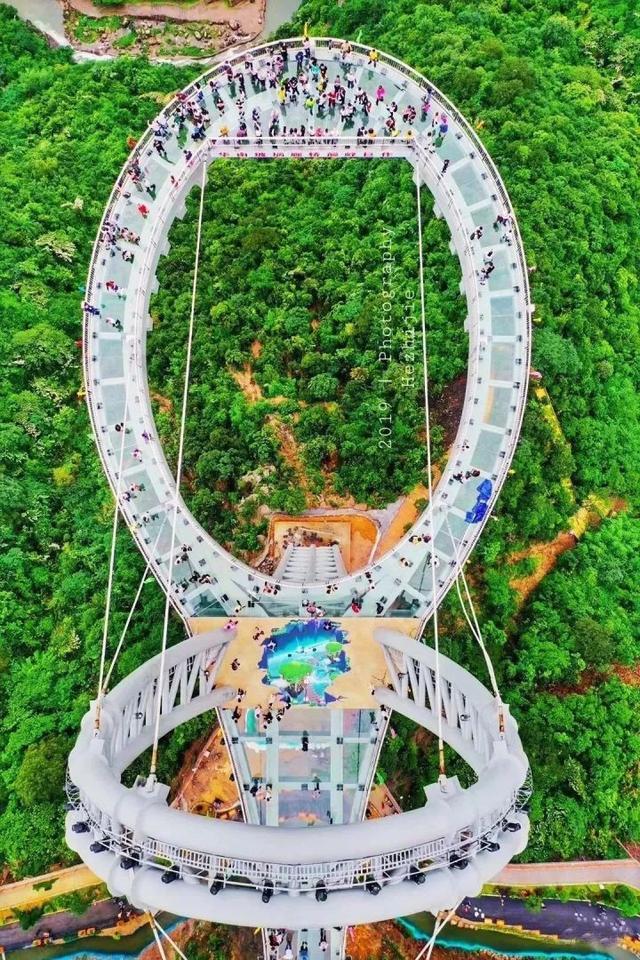 国内颜值最高的玻璃桥,有人说像马桶圈,有人说像花洒