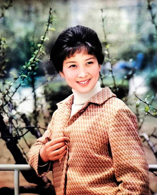 吴海燕近照曝光成名海霞66岁的她比赵雅芝好优雅