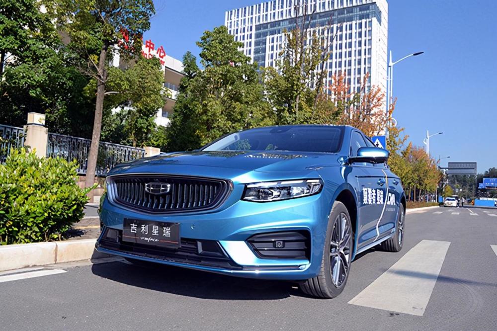 b级车空间/配2.0t发动机 试驾吉利星瑞