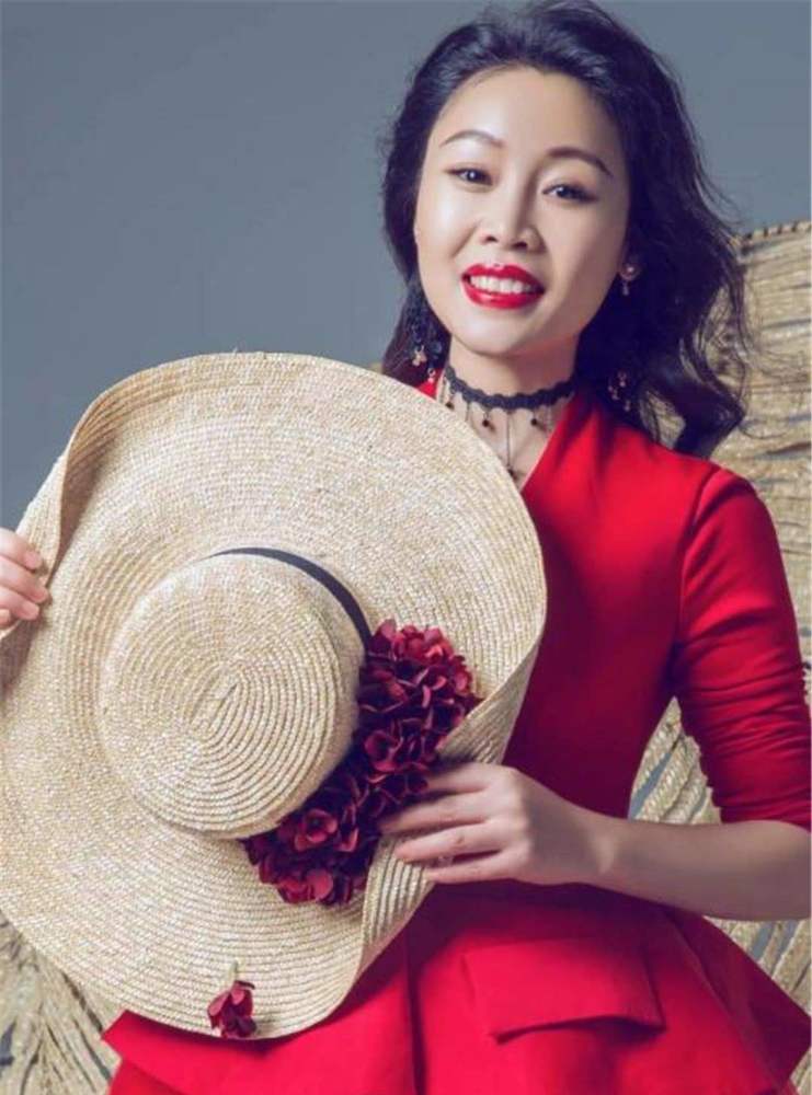 草帽姐徐桂花:《星光大道》爆红到摆地摊卖葡萄,她经历了什么?