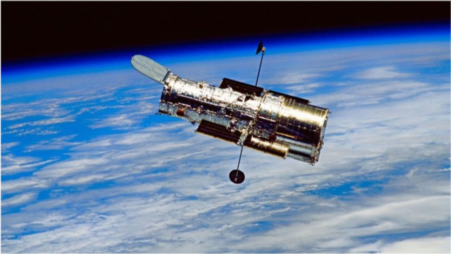 近视|哈勃天文望远镜维修的那些事儿：上天就变近视眼，坏了踹两脚