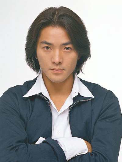 53岁郑伊健与任贤齐同框中年老态尽显收入过亿