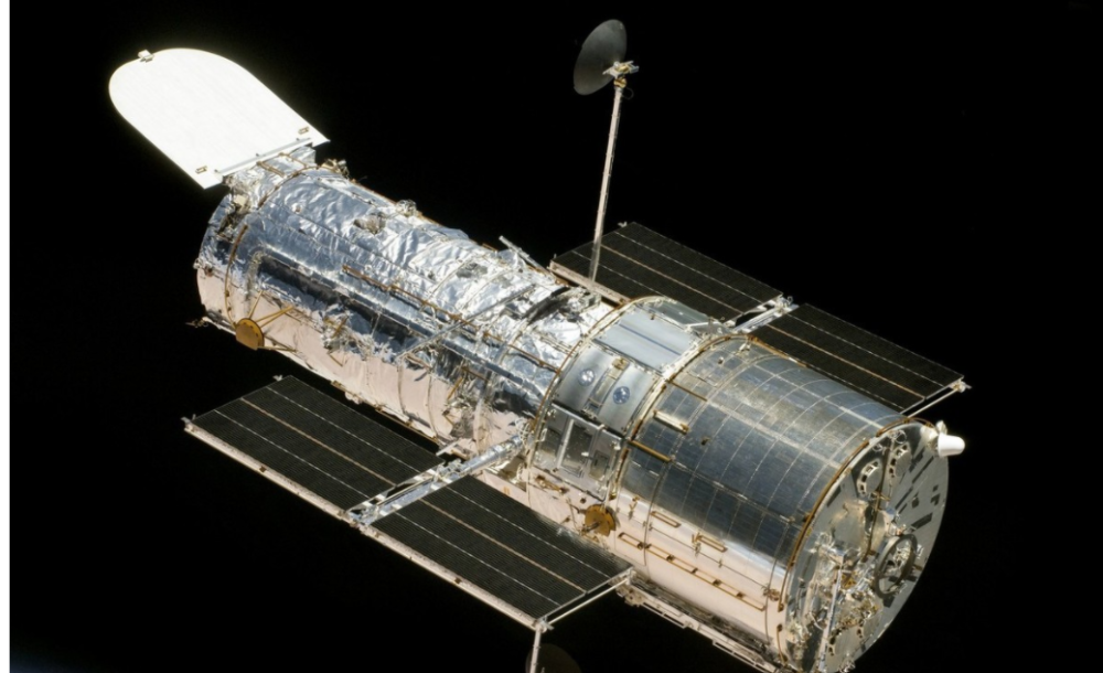 近视|哈勃天文望远镜维修的那些事儿：上天就变近视眼，坏了踹两脚