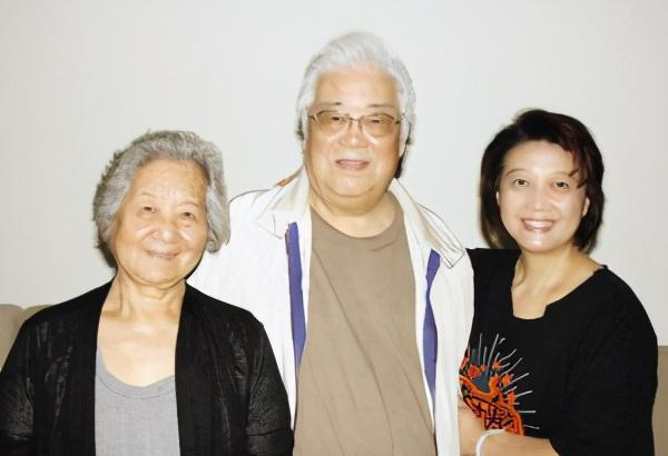 90岁于洋近照曝光满头白发大腹便便和妻子恩爱多年却丧子