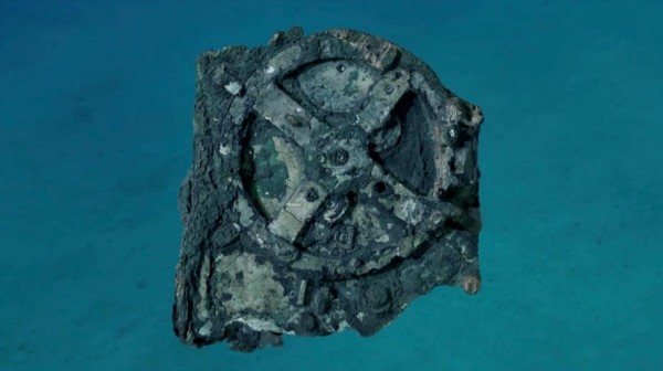 计算机|希腊海底发现一台“计算机”，距今已2000年，X光探照后果然有发现