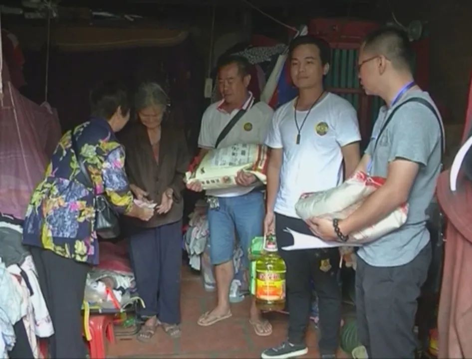 普宁市南径镇青洋村村民 刘梅英:小便总是赤色的,偶尔还会发烧,时不时