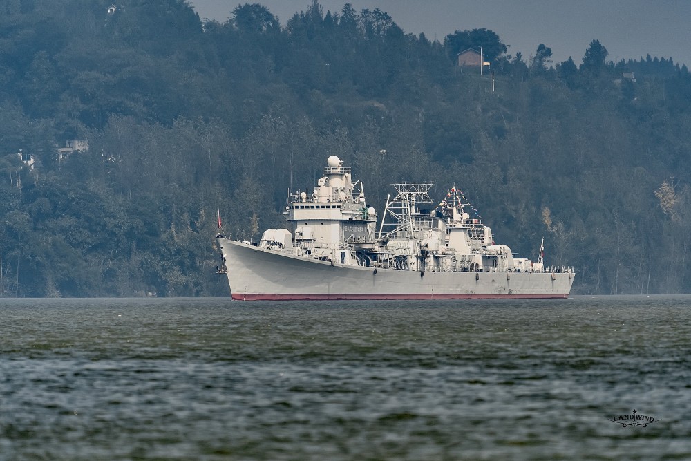 珠海舰抵达重庆主城