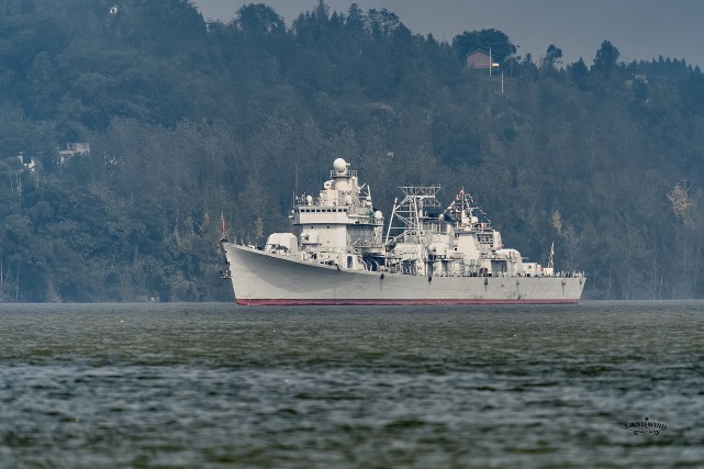 珠海舰抵达重庆主城