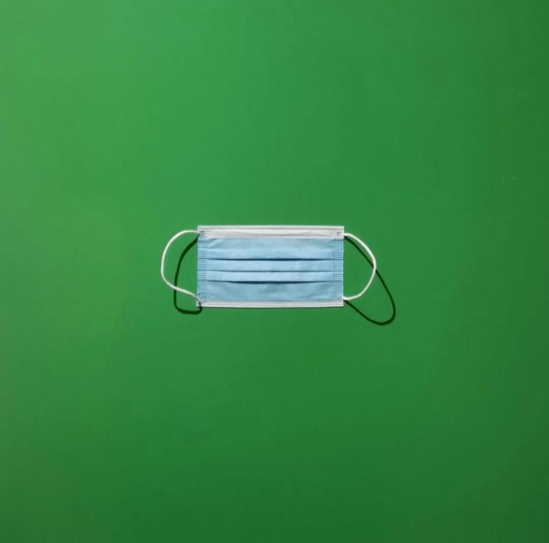 艺术作品|把口罩贴上画布，算不算够格展出的艺术品？