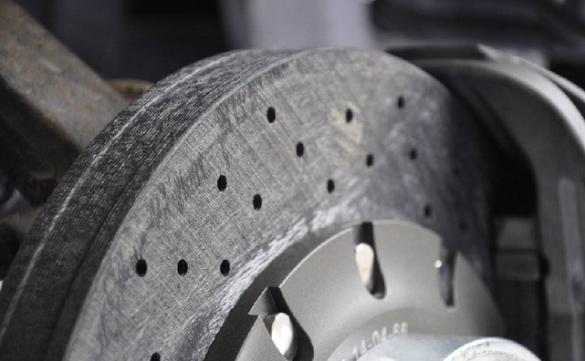 碳陶瓷刹车十几万一套,贵在哪里?