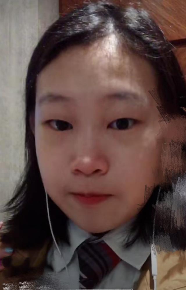 小沈阳女儿晒自拍小眼睛塌鼻梁变长发美少女13岁化妆被指早熟